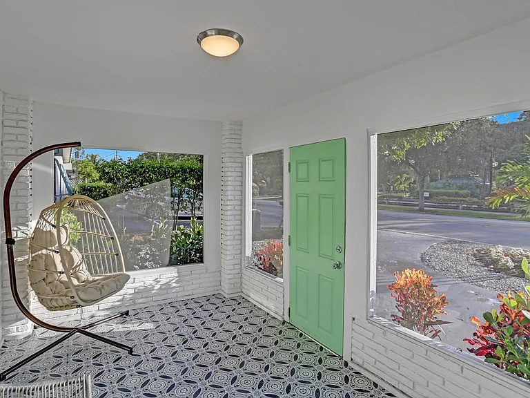1121 SW 15th Ave — Photo 2