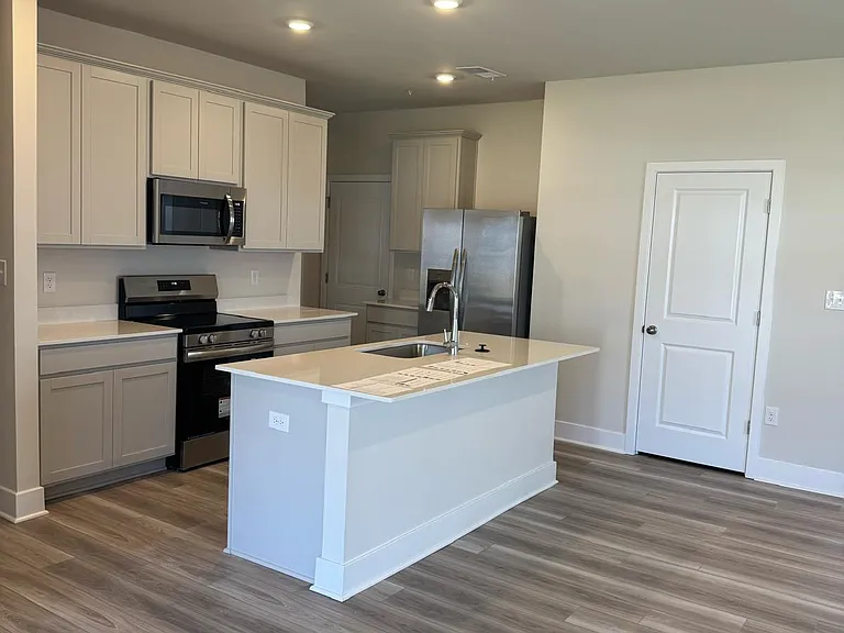 1684 Lake Placid Dr #1 — Photo 2