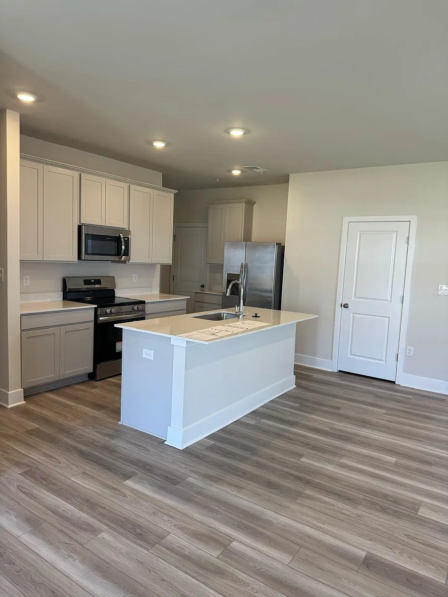 Building Photo - 1684 Lake Placid Dr #1