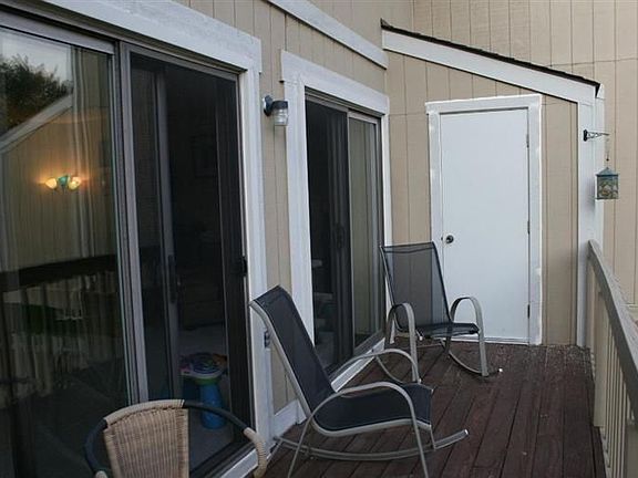 3rd image of 842 Yorktown Ct #1