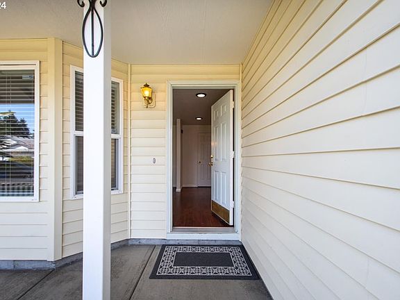 3rd image of 9009 NE 91st St