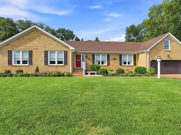 1914 Foxs Lair Trl, Norfolk, VA 23518