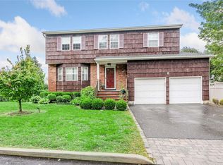 19 Tulane Rd, Glen Cove, NY 11542