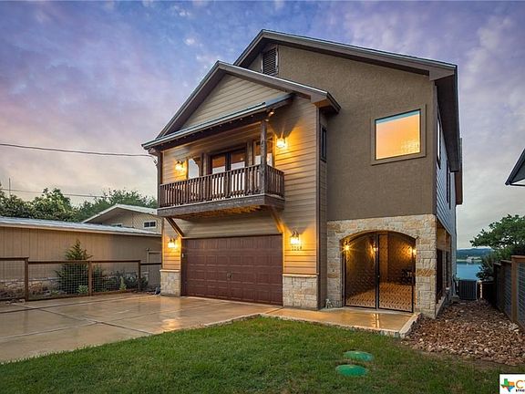 3rd image of 1064 Lakebreeze Dr