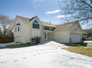 4293 Hamlet Ave N, Oakdale, MN 55128