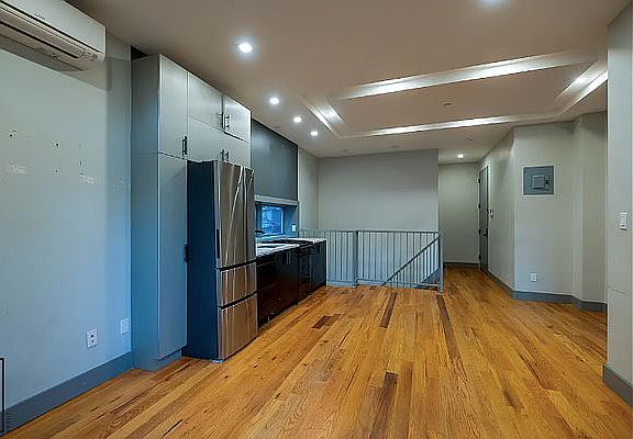2nd image of 223 Manhattan Ave #1I