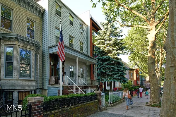 Rented by MNS | media 23