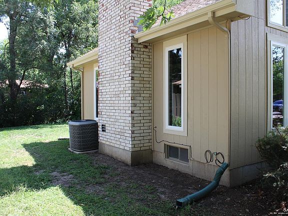3rd image of 2332 Northwood Ln