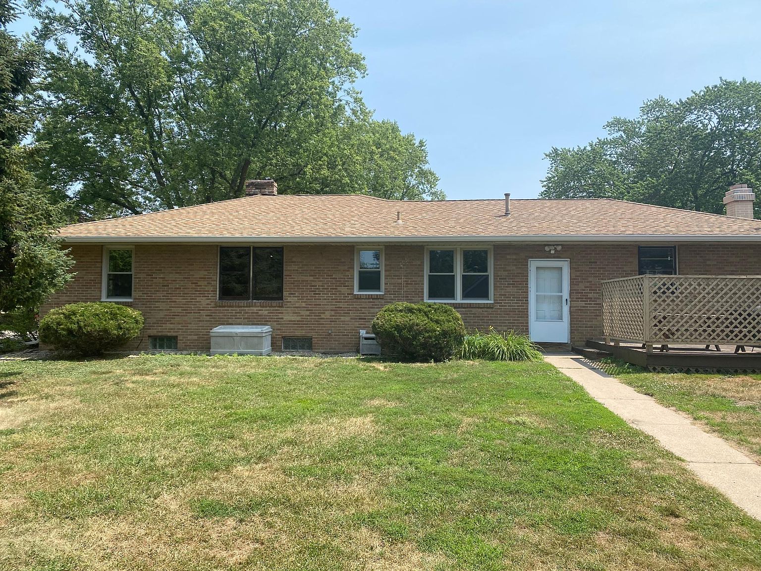 2241 Oxford St N, Roseville, MN 55113 | Zillow