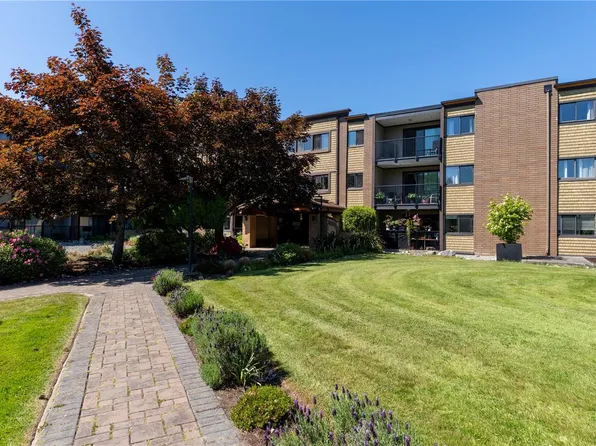 1870 McKenzie Ave #220, Saanich, BC V8N 4X3
