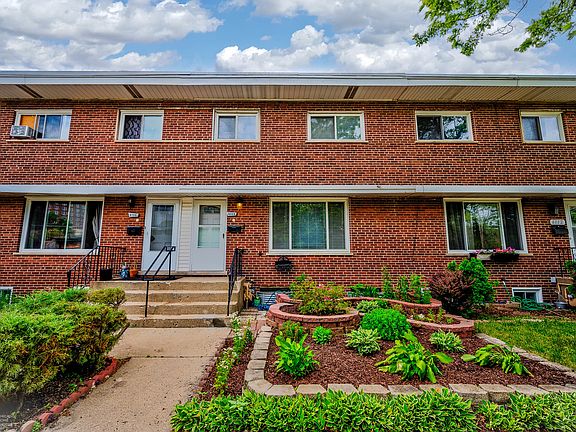 2nd image of 6108 N Ravenswood Ave