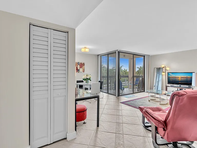 2455 Lindell Blvd #3401 — Photo 5