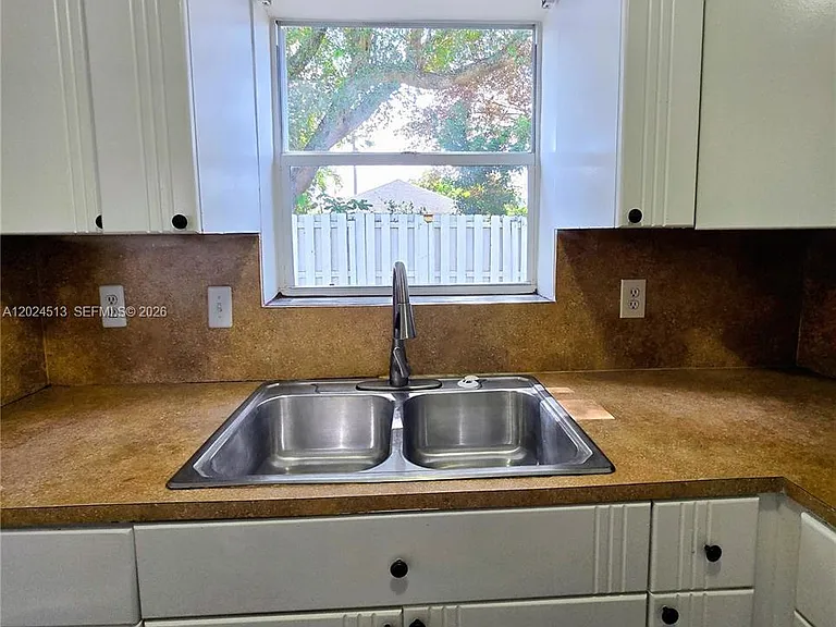 854 SW 8th Pl — Photo 19
