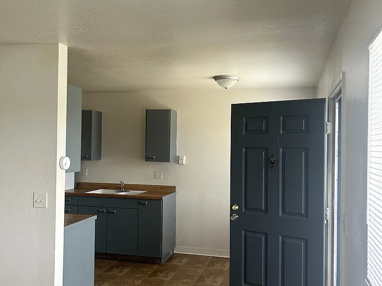 2121 Moffett Rd — Photo 3