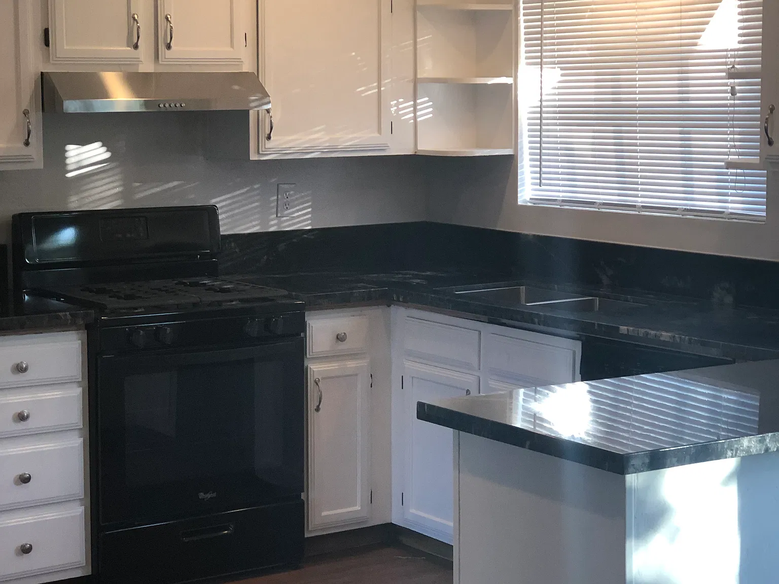 3 bed, 1063 sqft, $3,450 — Photo 2