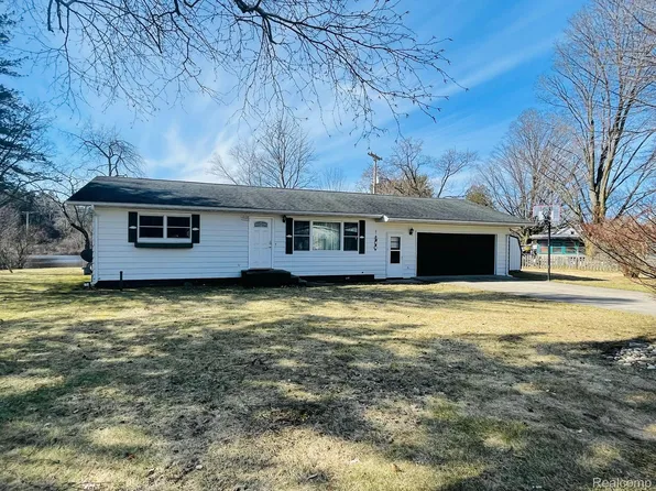 169 Park Pl, Barryton, MI 49305