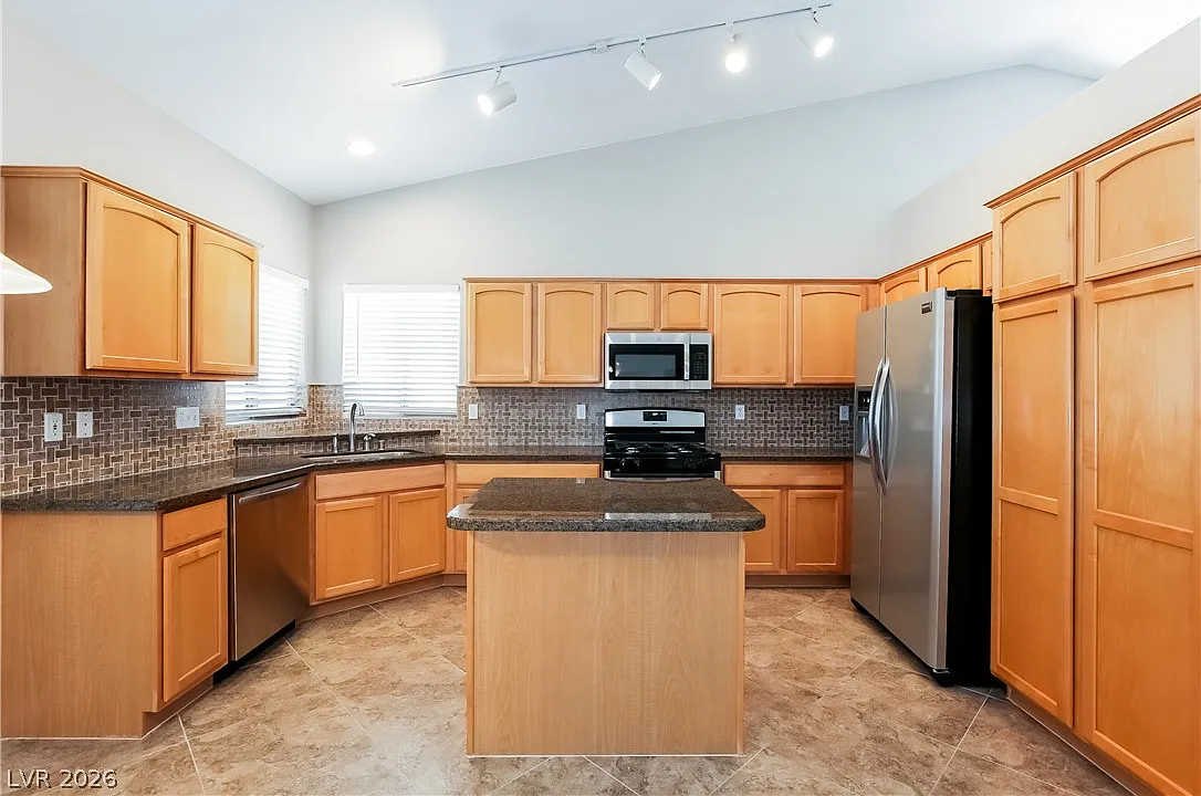 3 bed, 2.5 bath, 1892 sqft, $2,325 — Photo 4