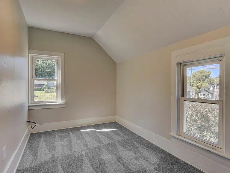 1413 S 4th St — Photo 14