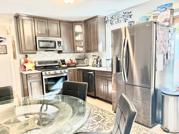 32 Williams Ave, Middletown, NJ 07748