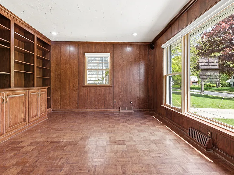 2056 Laurel Hill Dr — Photo 10