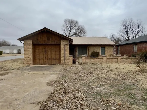 814 N Oklahoma Ave, Mangum, OK 73554