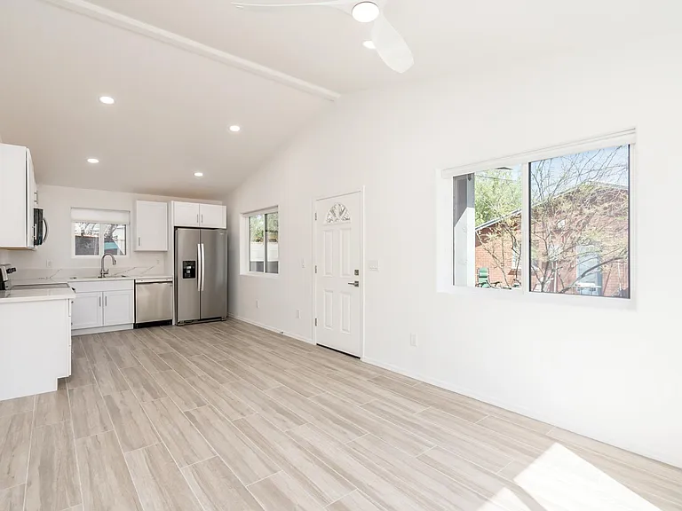 1120 E Waverly St #2 — Photo 12