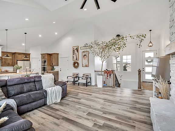5th image of 1676 E Coreys Ct