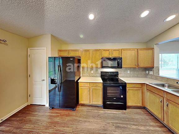3rd image of 329 Van Gogh Cir