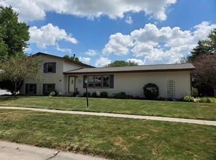 2318 Clover Ln, Champaign, IL 61821