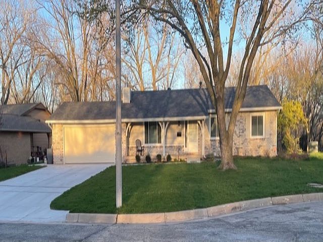 2nd image of 1156 S Briarcliff Cir