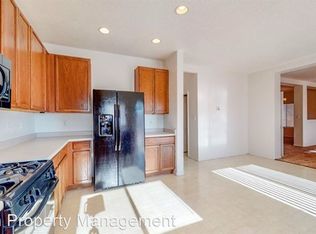 6064 Crownpoint Dr NE, Rio Rancho, NM 87144