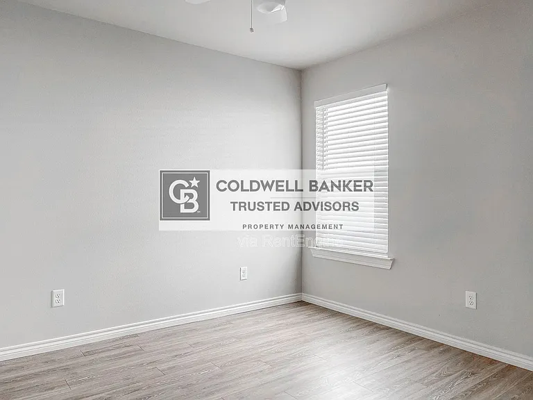 2406 Fir Ave — Photo 10