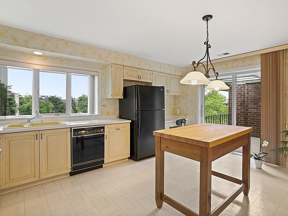 5th image of 3 Oak Brook Club Dr APT D306