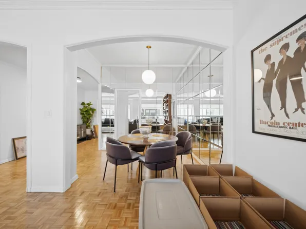 475 Park Avenue image 2 of 8