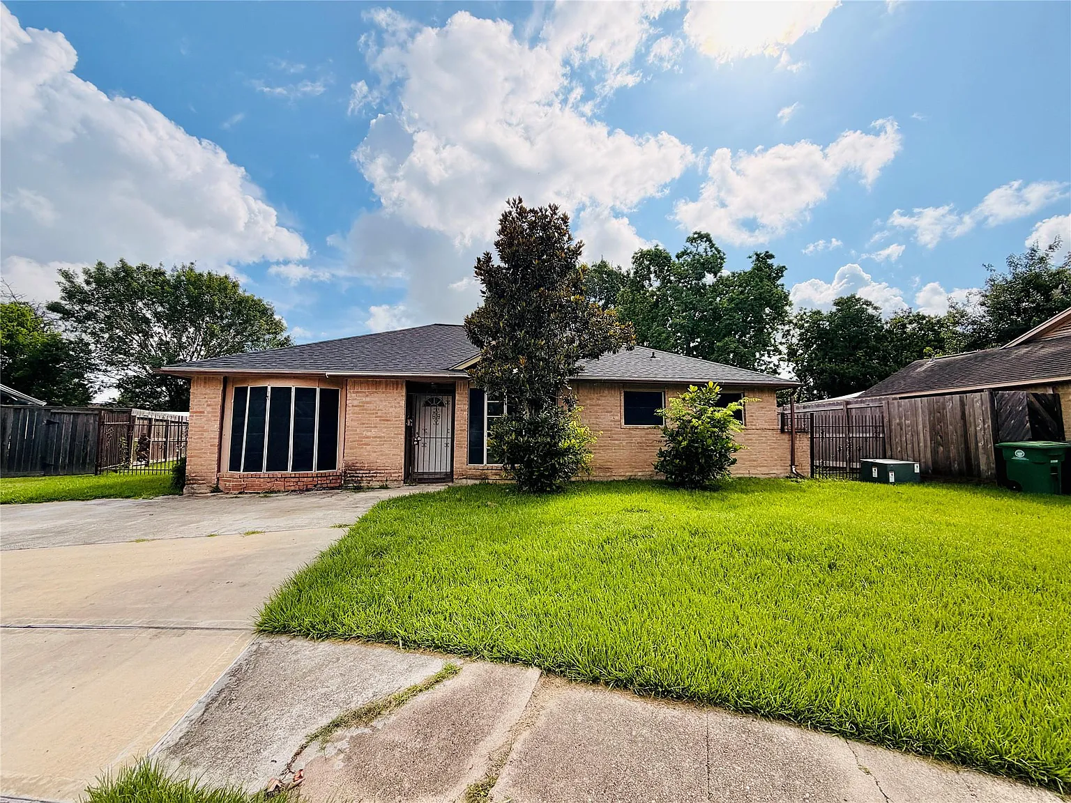 3 bed, 1.5 bath, 1379 sqft, $1,750 — Photo 1