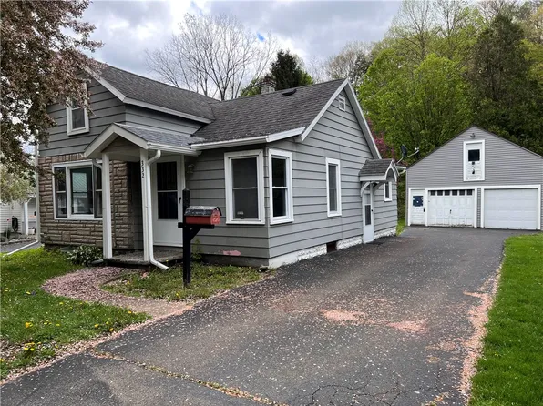 332 Jamestown St, Gowanda, NY 14070