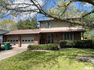 1132 Karenoaks Dr, Macomb, IL 61455