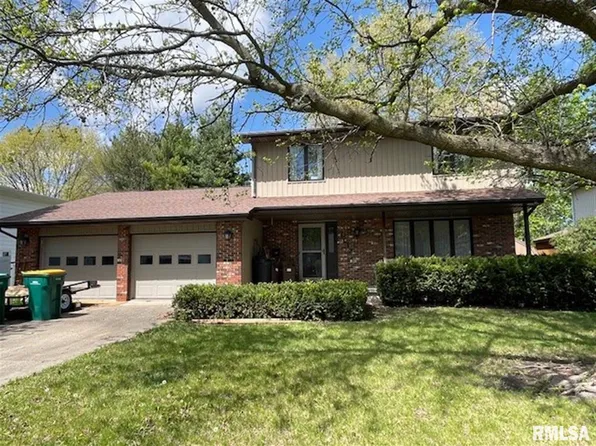 1132 Karenoaks Dr, Macomb, IL 61455