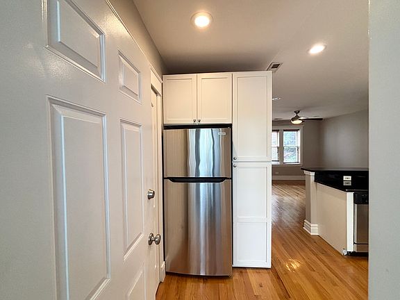 4th image of 3853 N Kedvale Ave #2E