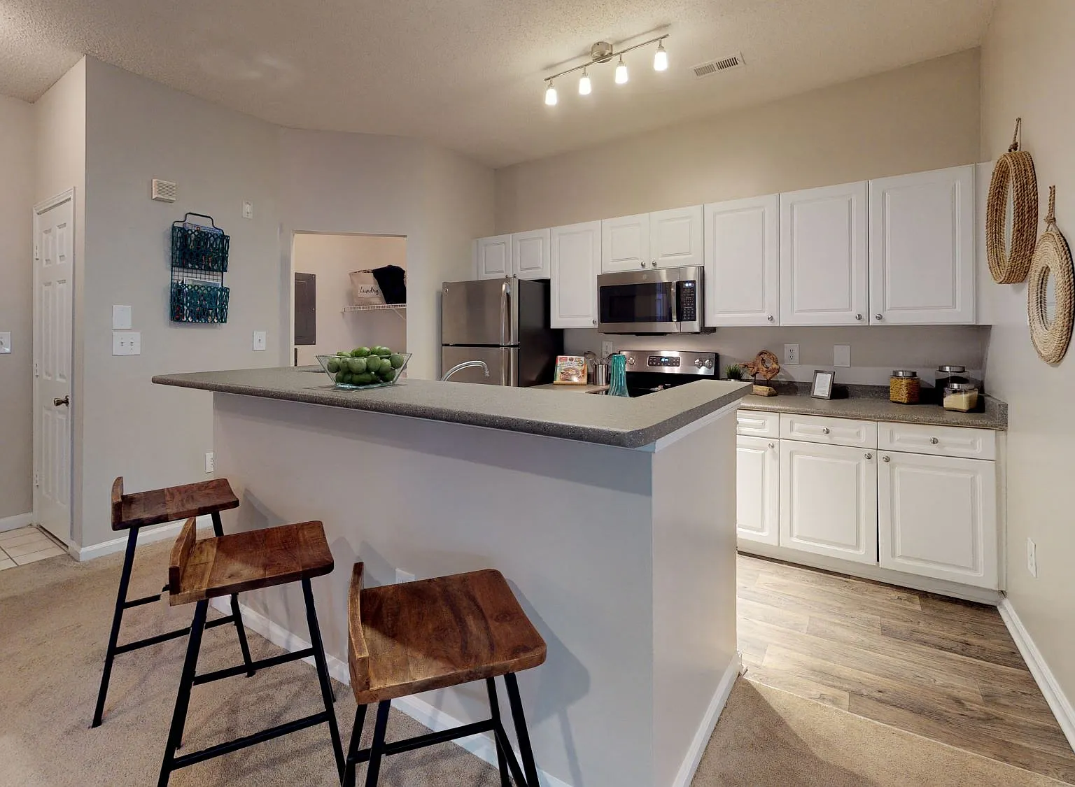 Autumn Park Apartments — Photo 1
