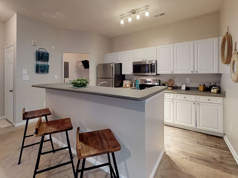 Autumn Park Apartments — Photo 1