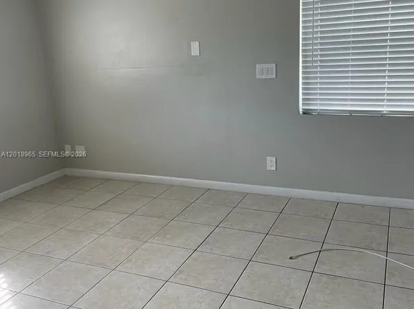 5328 SW 18th St, Hollywood, FL 33023