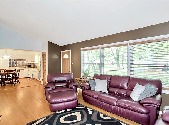 3rd image of 12559 S Parkside Ave