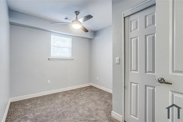 902 Clark St — Photo 11