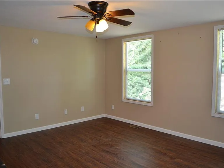 44 Skyline Dr — Photo 2