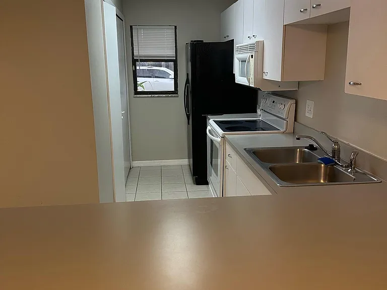 1710 Mason Ter — Photo 4