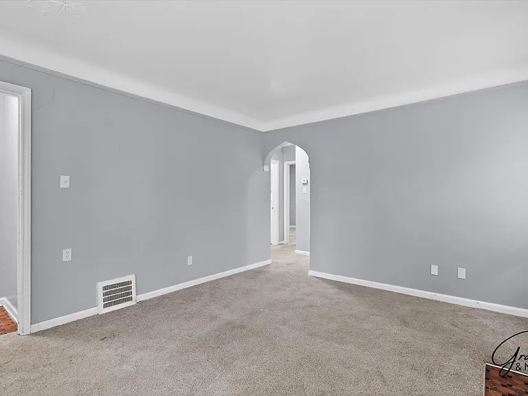 10644 Stratman St — Photo 3