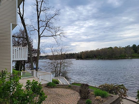 5th image of 932 Brighton Lake Rd