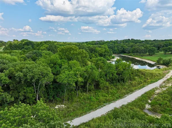 34 E Buffalo Springs Ct, Sulphur, OK 73086