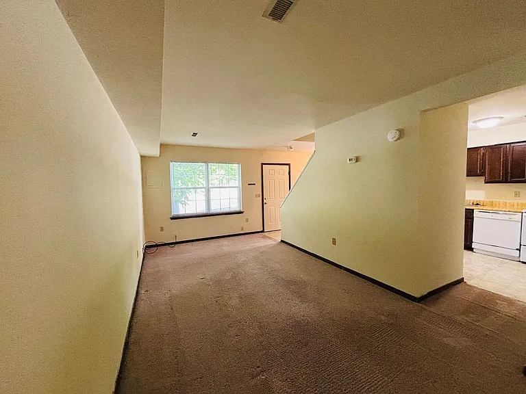 327 Charles St — Photo 4
